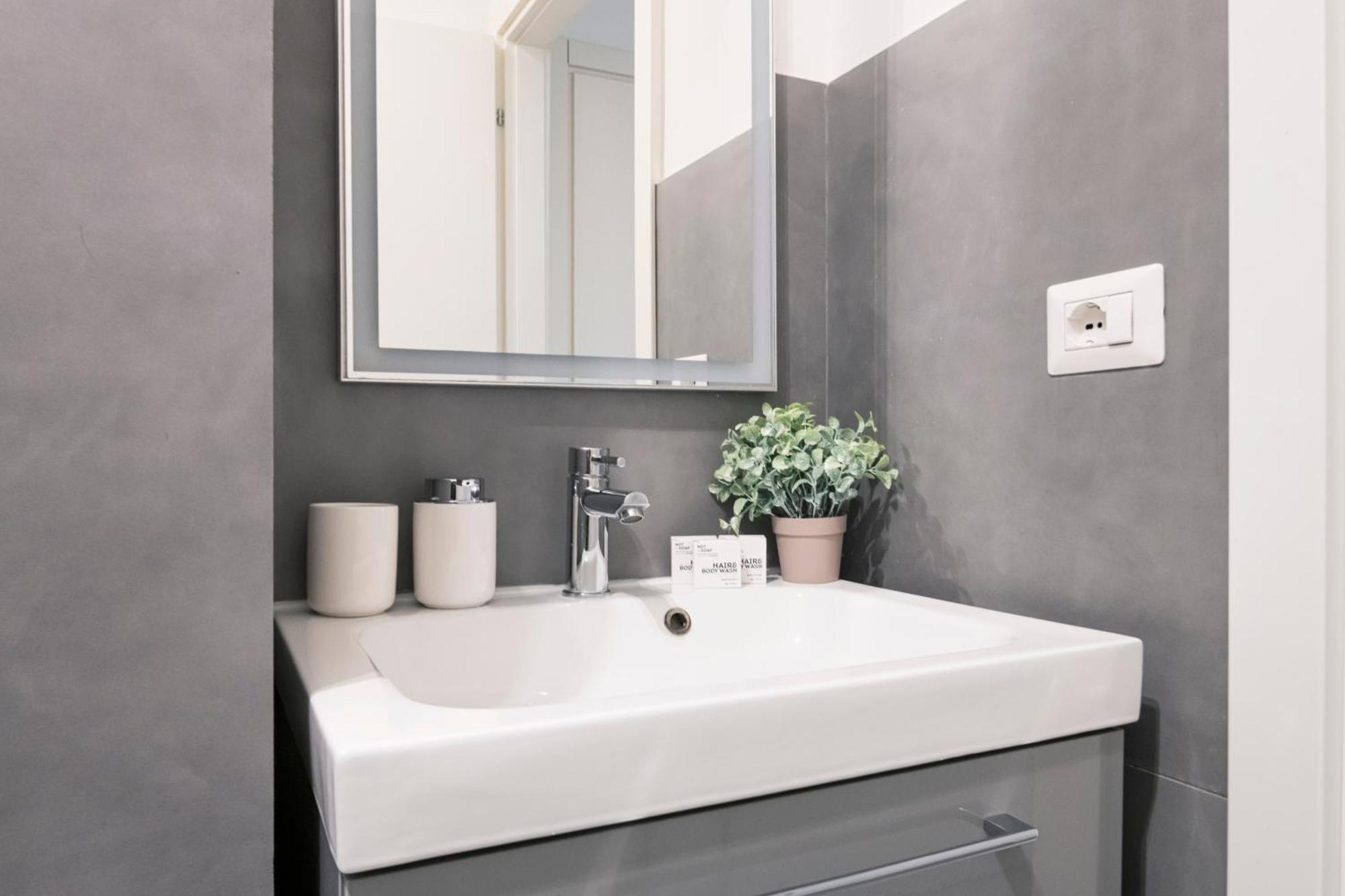Beautiful Flat Fully Furnished In P.Ta Romana Milan Exterior photo